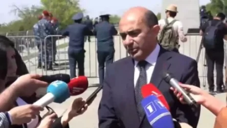 Լուսանկարներ չեմ մեկնաբանում. Մարուքյանը`Չավուշօղլուի կողմից «գորշ գայլերի» ժեստը ցույց տալու մասին