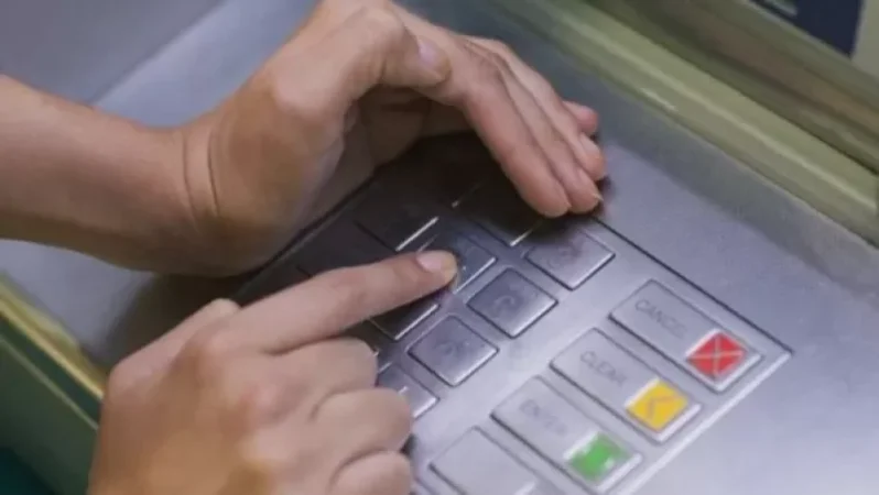 Մարտակերտի բնակիչը համագյուղացու բանկային քարտը գողացել էր և կլորիկ գումար կանխիկացրել