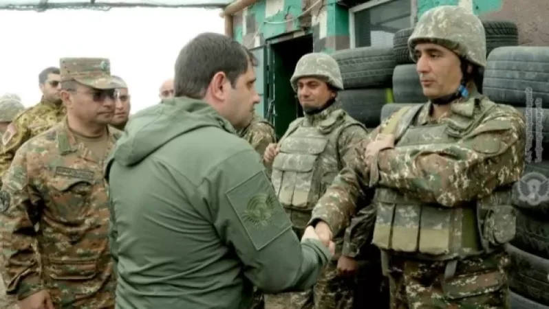 Պապիկյանը այցելել է մարտական հենակետեր