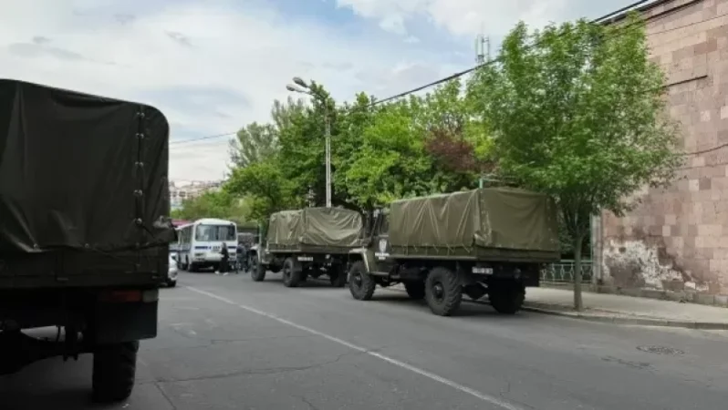 Ոստիկանությունը մեծաթիվ ուժեր է կենտրոնացրել Երևանի Բաղրամյան-Դեմիրճյան փողոցների խաչմերուկում