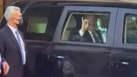 Չավուշօղլուն ասել է` ինչու է հայ ցուցարարներին «գորշ գայլերի» ժեստը ցույց տվել