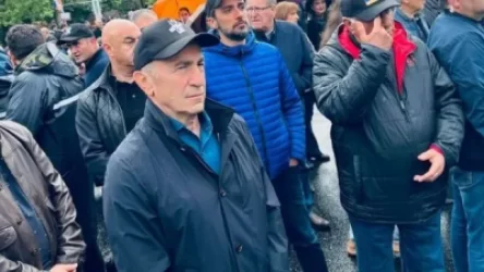 ԼՈՒՍԱՆԿԱՐՆԵՐ. Քոչարյանը Ֆրանսիայի հրապարակում է