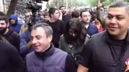 ՏԵՍԱՆՅՈՒԹ. «Դե դու մտի ռադիոտուն, տենամ՝ ես ուր եմ գնում». Սաղաթելյանի և Վանեցյանին զրույցը