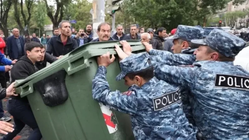 Նիկոլը դո՛ւ ես. միջադեպ՝ ցուցարարի և ոստիկանի միջև. «Հրապարակ»