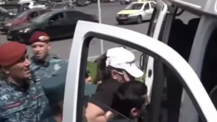 ՏԵՍԱՆՅՈՒԹ․ Լավ չե՞ս, արա´. բերետավորները բերման ենթարկեցին Չախալյանին ու «Փաշինյանին»