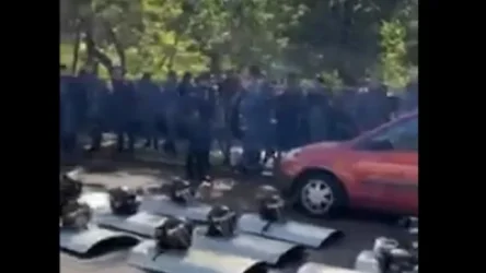 ՏԵՍԱՆՅՈՒԹ․ Իրավիճակը ԱԺ շենքի մոտ․ ոստիկանական մեծաթիվ ուժեր են կան