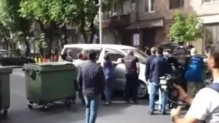 ՏԵՍԱՆՅՈՒԹ․ «Բացեք էդ ճանապարհները, այլանդակներ»․ մեքենայի ուղևորը՝ ակտիվիստներին