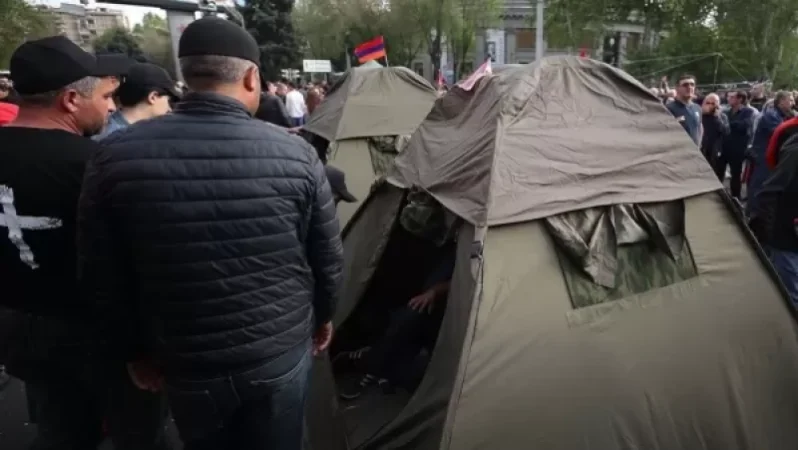 Ֆրանսիայի հրապարակի վրաններից մեկից քաղաքացին տեղափոխվել է հիվանդանոց․ նա մահացել է