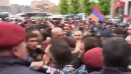 ՏԵՍԱՆՅՈՒԹ․ Հրմշտոց՝ ոստիկանների և ցուցարարների միջև