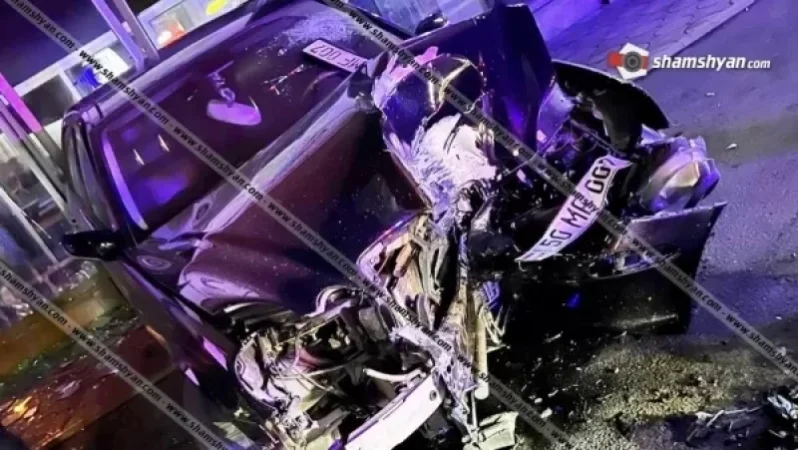 Խոշոր ավտովթար Երևանում. Mercedes-ը Մալաթիայի «Սիթի»-ի մոտ բախվել է երկաթե էլեկտրասյանը. Shamshyan. com