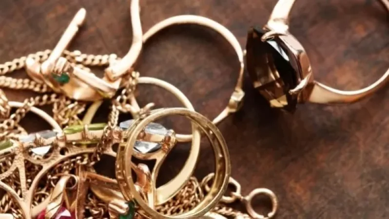 Մարտունիում հարսը սկեսրայրի ննջասենյակից գողացել է 10 միլիոն դրամ, ոսկյա զարդեր և տվել մորը