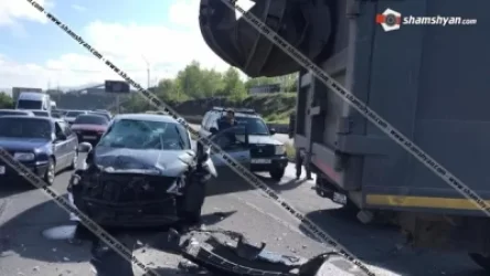 Խոշոր ավտովթար՝ Կոտայքի մարզում. բախվել են Nissan-ն ու КамАЗ-ը, կան վիրավորներ