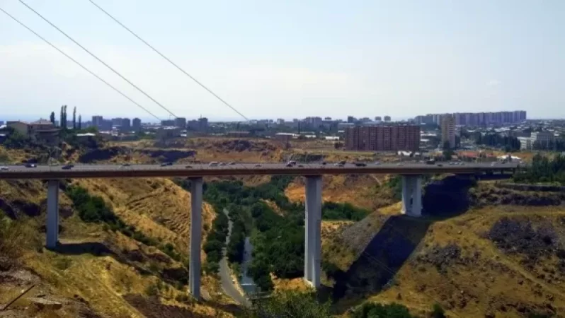 Քաղաքացին փորձել է ցած նետվել Դավթաշենի կամրջից