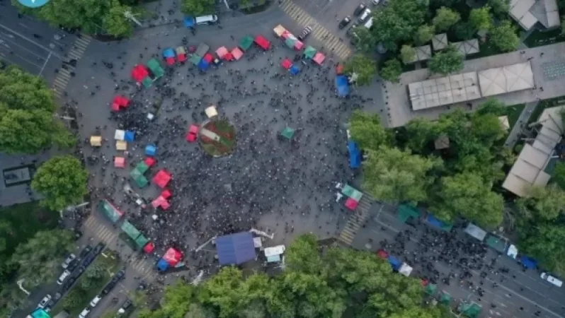 19:31-ի դրությամբ Ֆրանսիայի հրապարակում և հարակից տարածքներում գտնվել է շուրջ 4300 մարդ. ԻՔՄ