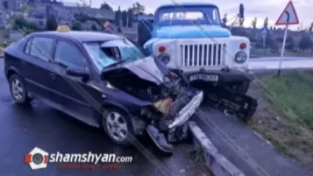 Խոշոր ավտովթար Կոտայքի մարզում. Նոր Գեղի գերեզմանոցների մոտ բախվել են Opel-ն ու բեռնատարը. Shamshyan. com