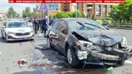 Վթար` Դավիթաշենի կամրջի  մոտ. բախվել են պարեկների ավտոմեքենան ու Toyota Corolla-ն