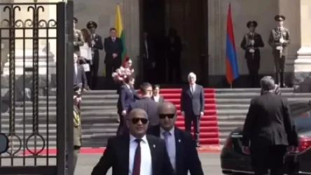 ՏԵՍԱՆՅՈՒԹ․ «Նիկո՛լ, դավաճա՛ն» վանկարկումների ներքո Լիտվայի նախագահը ժամանեց Բաղրամյան 26