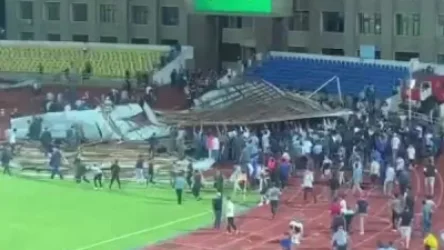 ՏԵՍԱՆՅՈՒԹ․ Ղազախստանի ֆուտբոլի առաջնության ժամանակ մարզադաշտի տանիքը փլուզվել է