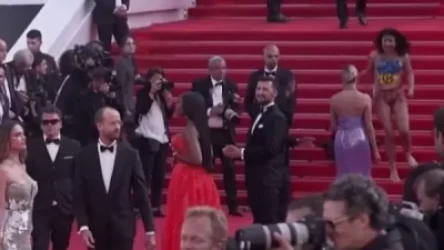 ՏԵՍԱՆՅՈՒԹ․ «Դադարե՛ք մեզ բռնաբարել»․ Կաննի կինոփառատոնի կարմիր գորգի վրա մերկ կին է վազել