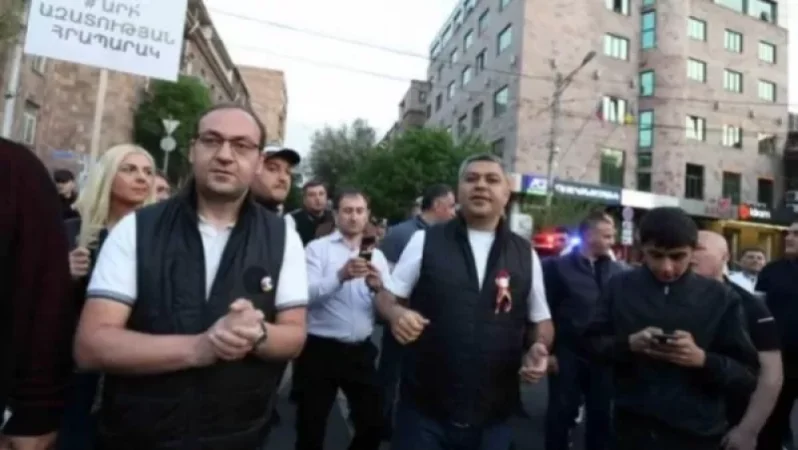 Խուզարկություն են անցկացնում Արթուր Վանեցյանի օգնականի բնակարանում. Բաբայան