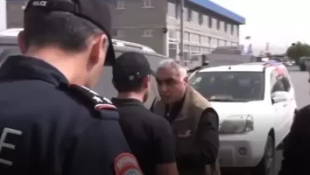 ՏԵՍԱՆՅՈՒԹ. Ձվով խփեցին, գլխիս կպավ, հետո ընկավ. քաղաքացի շենքից հարվածել է դիմադրության երթի մասնակից վարորդին