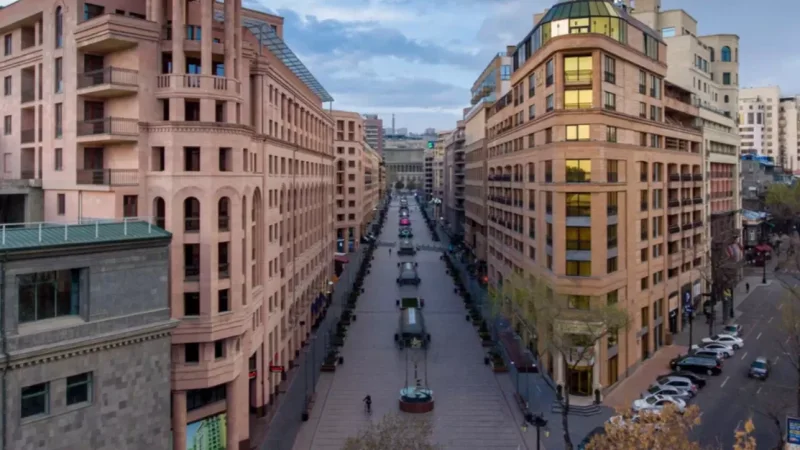 «Հյուսիսային պողոտայի թանկարժեք սալաքարերը հետիոտնի ներգործության արդյունքում չեն փշուր-փշուր եղել». Դեմոյան