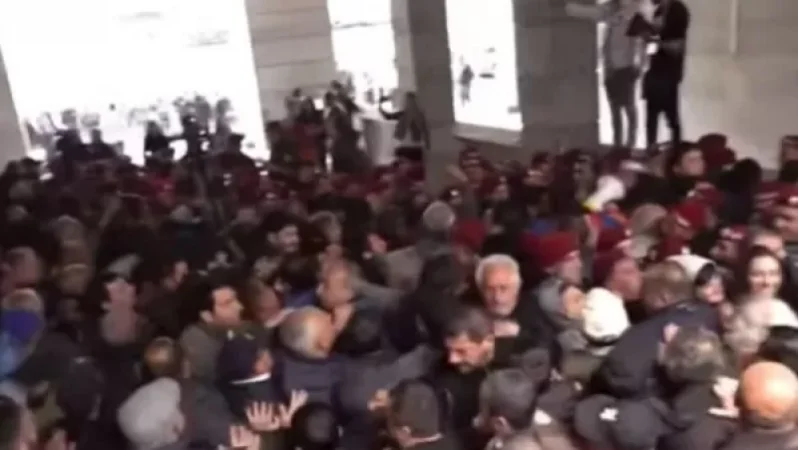 Քաշքշուկի ժամանակ առաջին շարքում այն կարմիրբերետներն էին, որոնց նկատմամբ քրգործեր էին հարուցված. Աբրահամյան