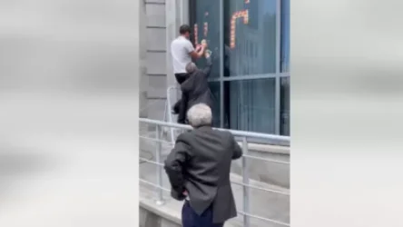 ՏԵՍԱՆՅՈՒԹ․ ԱԳՆ շենքի վրայից քերում են Արցախի դրոշները