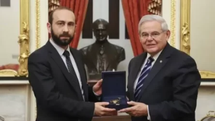 Արարատ Միրզոյանը 30 րոպե ուշացել է ԱՄՆ սենատոր Մենենդեսի հետ հանդիպումից․ միջազգայնագետը մանրամասներ է հայտնել