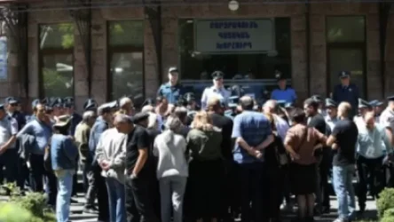 Զոհված զինծառայողների ծնողները մտան ԲԴԽ