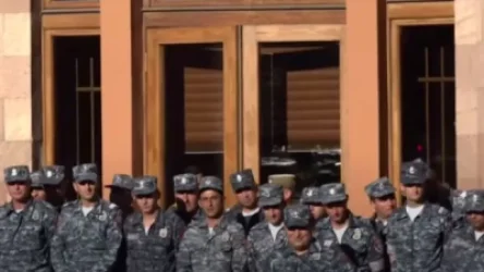 Սրանից հոտո ժողովրդին տեսնելու ես երկաթե վարագույրների հետևից. Սաղաթելյանը` վարչապետին