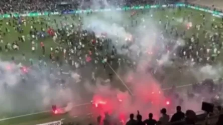 ՏԵՍԱՆՅՈՒԹ. Ֆրանսիայում «Սենտ Էտյենի» երկրպագուները գունավոր ծխերով, պիրոտեխնիկայով ներխուժել են մարզադաշտ