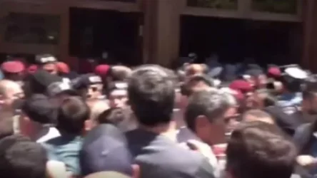 ՏԵՍԱՆՅՈՒԹ. Լարված իրավիճակ, հրմշտոց ցուցարարների և ոսիկանների միջև