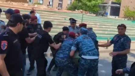 ՏԵՍԱՆՅՈՒԹ. Ինչպես են Լևոն Քոչարյանին ուժով բերման ենթարկում