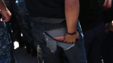 Պատռվել է քաղաքացու տաբատը՝ ոստիկանների հետ բախման ժամանակ