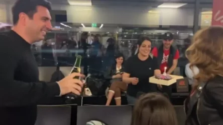 ՏԵՍԱՆՅՈՒԹ. Շամպայն, տորթ. Ալեն Սիմոնյանն օդանավակայանում անակնկալ է մատուցել կնոջը