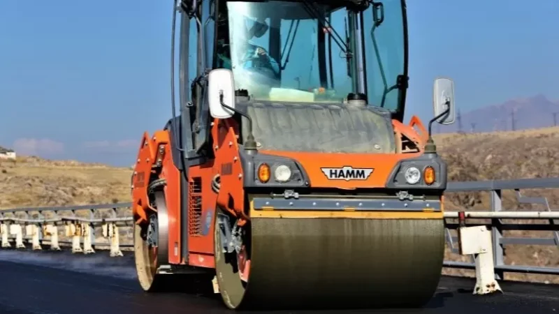 Ասֆալտ հարթեցնող ինքնագլորի բաքից հանել է դիզվառելիք