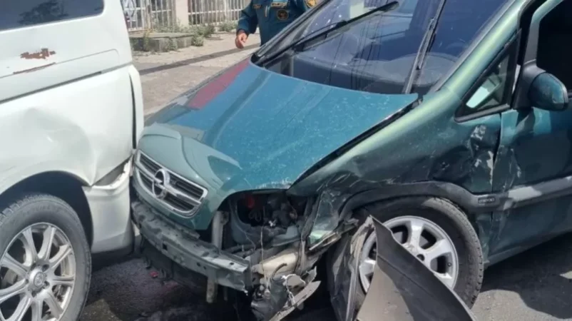 Accident on Artashisyan Street in Yerevan: Injuries Reported