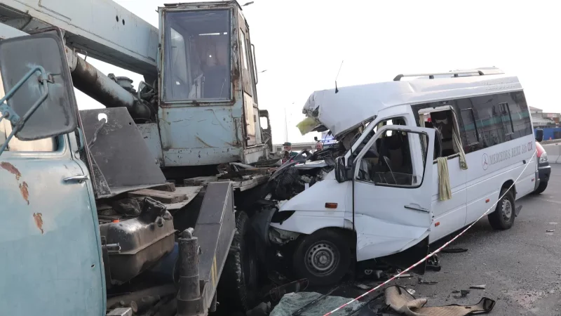 Photos: Major Accident Involving 'Mercedes-Benz Sprinter' and 'ZIL' Results in Casualties