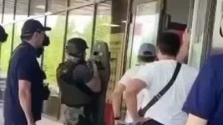 ՏԵՍԱՆՅՈՒԹ. Բանկում քաղաքացիներին պատանդ է վերցրել. 3 ժամ է տվել իր պահանջները կատարելու համար. Ղազախստան