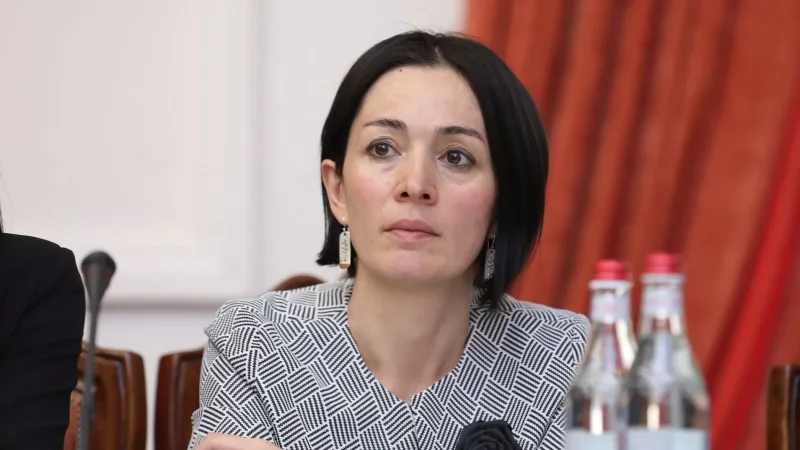 «Դասագիրքը կարևոր է, բայց դրանից պետք չէ կառչել». ԿԳՄՍ նախարար