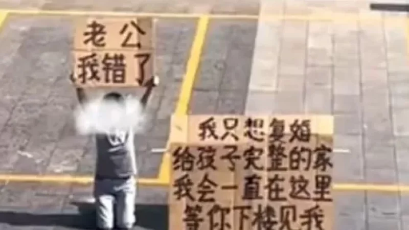 Pictures: Woman Stands for Hours With a Banner Pleading for Ex-Husband to Remarry Her in China