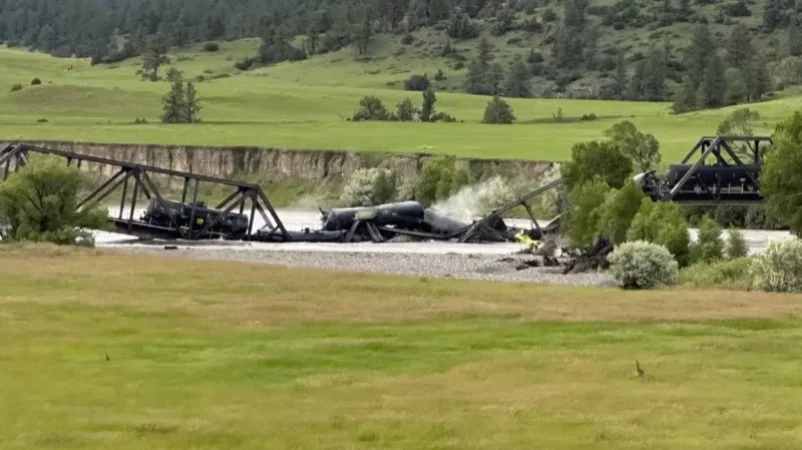 VIDEO: A Train with Hazardous Materials Has Fallen into a River in the USA