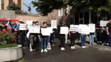 ՏԵՍԱՆՅՈՒԹ. «SOS Artsakh». ՀՅԴ-ն 24-ժամյա նստացույց է սկսել Երևանում