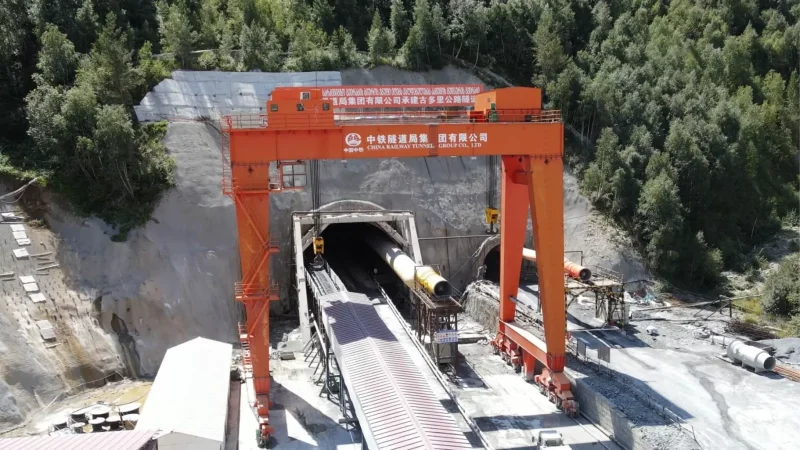 Փորվել է շուրջ 7000 մետր. վրացական նախագիծը կկրճատի Լարս տանող ճանապարհը