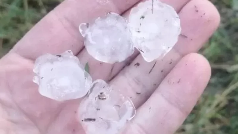 Photos: Roofs Damaged and Fences Uprooted by Hail and Strong Winds in Artsakh