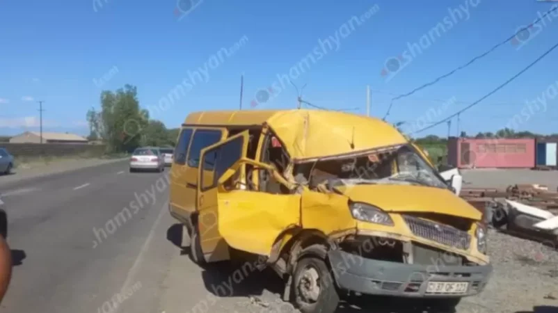 Photos: ЗИЛ Truck Collides with Passenger Газель, Injuries Reported