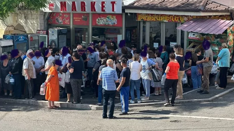 Photographs: Morning in Artsakh, People Waiting in Line for Milk