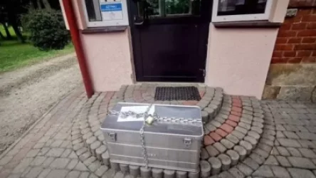 ԼՈՒՍԱՆԿԱՐՆԵՐ. Մանկատան դիմաց փողով ու քաղցրավենիքներով լի մետաղական արկղ են հայտնաբերել. Լեհաստան