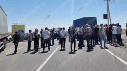 Երևան-Գյումրի ավտոճանապարհը գյուղացիները բացել են. մանրամասներ